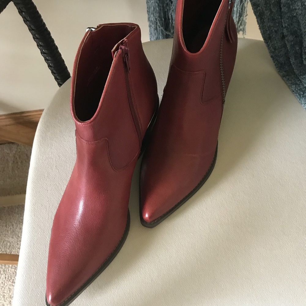 Red GUESS bootie - Picture 2 of 3